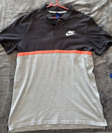 nike sorc i majica: Men's T-shirt Nike, L (EU 40), bоја - Crna