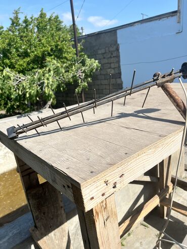 TV antenlər: Televizor antena islek veziyyetdedir. 10 manata satılır