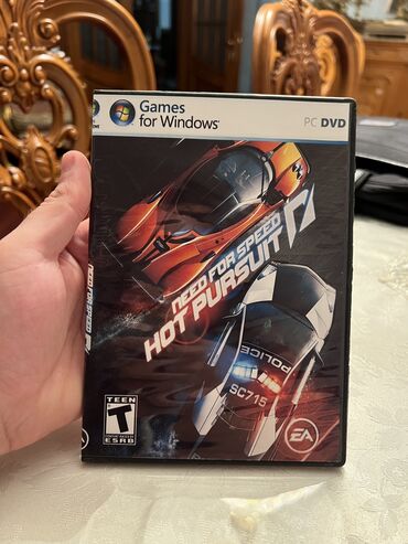 Oyun diskləri: Komputer oyunları. 1 ədədi - 1 manat. Say olaraq çox alan və ya — 30