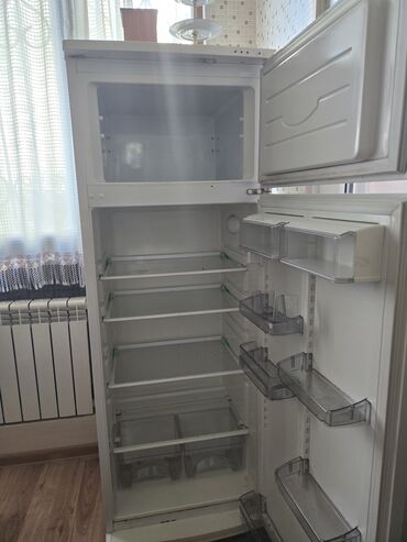 Soyuducular: İşlənmiş 2 qapılı Atlant Soyuducu Satılır, rəng - Ağ, Təkərli