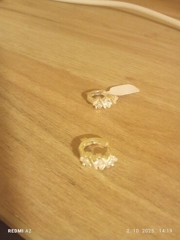 Prstenje: Srebrne minđuše sa kukicom i privjeskom u obliku suze. Centralni deo na lalafo.rs — 8 Prstenje: Srebrne minđuše sa kukicom i privjeskom u obliku suze. Centralni deo — 8