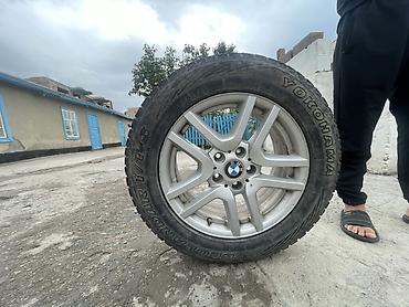 бир: Дөңгөлөктөр монтажда 235 / 60 / R 17, Кыш, Колдонулган, Комплект, Жол тандабастар (АТ/МТ), Куйма, тешиктери - 5 — 1