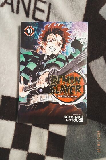 аксессуары для акустической гитары: Məhsul: Demon Slayer: Kimetsu no Yaiba – Volume 10 (ingiliscə) Müəllif