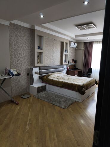 Uzunmüddətli kirayə mənzillər: Geniş və işıqlı mənzil Satilir - Planlama: geniş dəhliz, böyük yataq — 29