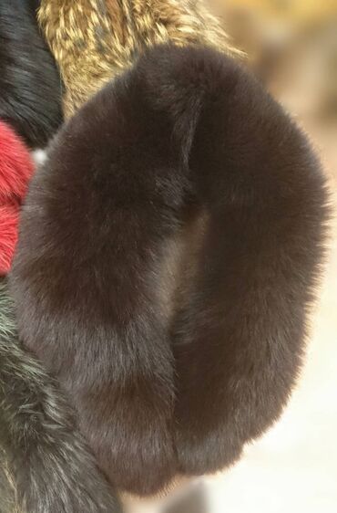 пальто черное: Продаю Мех воротник натуралка. Очень пышный и объемный! Песец