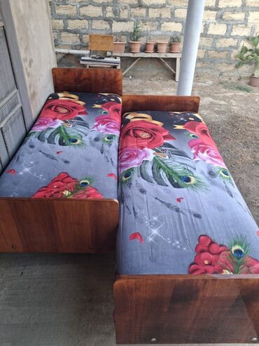 Sifarişlə mebel: İşlənmiş, Təknəfərlik çarpayı, Bazasız, Matras ilə, Siyirməsiz