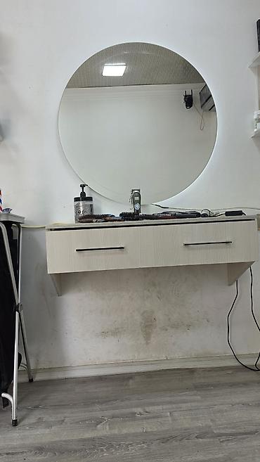 Mebel: Salon üçün divara quraşdırılan güzgü və iş masası dəsti - Dəyirmi — 1