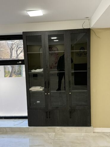 Salon, tibbi mebel dəsti: Gözəllik studiyası üçün mebel dəsti Tərkib: - Resepsiyon masası — 1