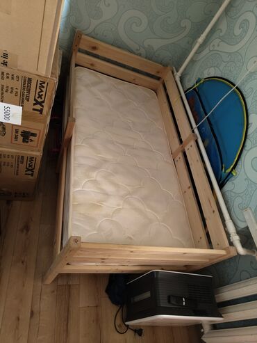 односпальные кроват: Детские кроватки из массива сосны с бортиками. Есть 2шт. Одна 160х80 и