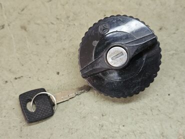 Лючки бензобака: Лючок бензобака Mercedes-Benz 1991 г., Новый, Аналог — 4