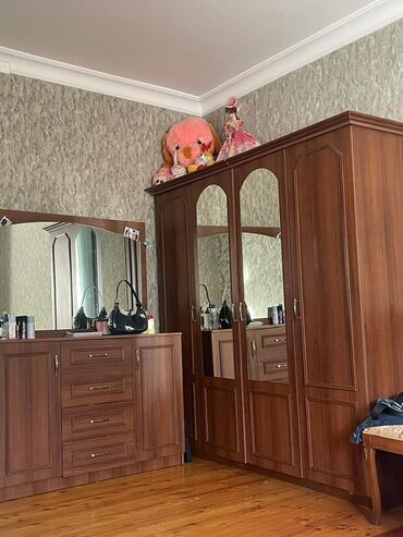 metbex divanlari ve qiymetleri: İşlənmiş, Açılan, 4 qapılı Düz dolab, Qarderob, paltar dolabı