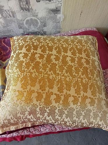 мейрама подушка: Qızılı naxışlı böyük dekorativ yastıq - Material: qalın parça — 2