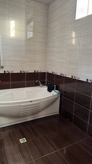 ucuz su: Bu, hamam otaqları üçün nəzərdə tutulmuş ağ rəngli, oval formalı