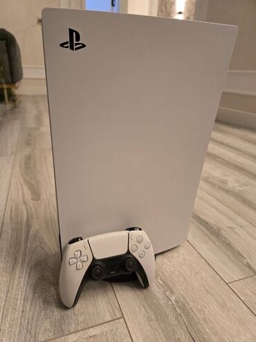 PS5 (Sony PlayStation 5): Salam PlayStation 5 satiram ozumundur az isdifade olunub usdunde iki