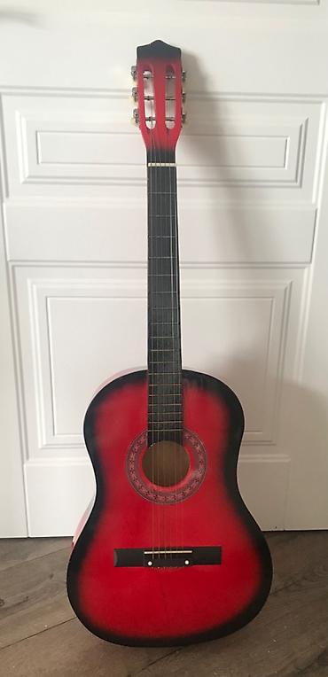 Gitaralar: Gitara təcili satılır.futlyarıda var.Real alıcıya endirim olunacaq — 1