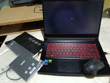 BMW: MSI oyun noutbuku Xüsusiyyətlər: - Intel Core prosessor (stikerdə