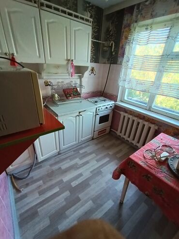 меняю с моей доплатой: 2 бөлмө, 44 кв. м, 104-серия, 4 кабат, Эски ремонт
