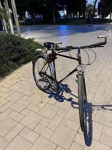 Şəhər/şosse tipli klassik velosiped - Rəng: tünd bordo (metal
