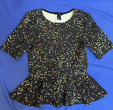 Digər qadın geyimləri: H&M qadın bluzası – peplum kəsim - Brend: H&M - Ölçü: XS (EUR — 1