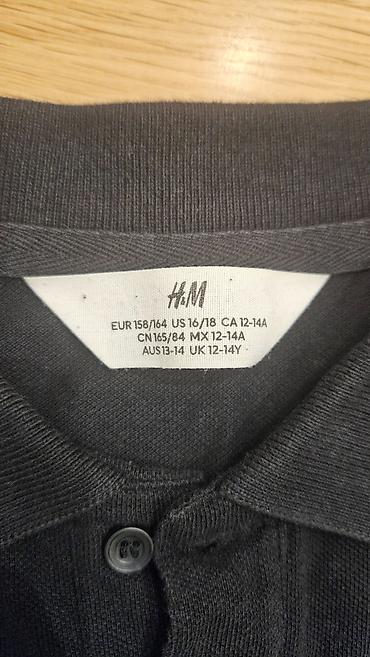 ugg lv boots: H&M crna polo majica za decu/tinejdžere - Brend: H&M - Model — 3