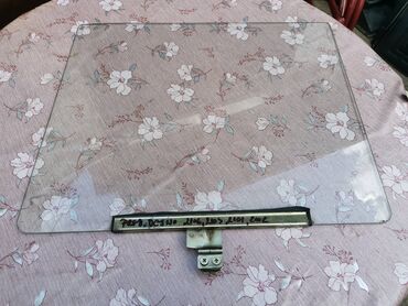 Auto delovi: Staklo desnih prednjih vrata Lada 2101. Polovno, ocuvano. Skinuto sa — 1