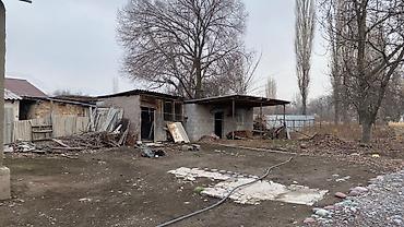 Продажа коттеджей и домов: Чон багы менен үй сатылат 25 сотых.Дареги: Кара Балта, Федоровка — 6