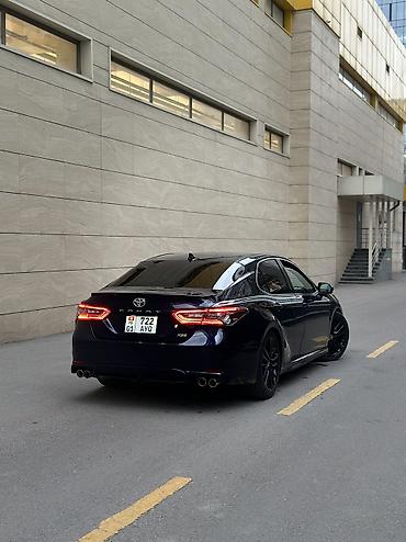 бюджетные авто: Toyota Camry: 2021 г., Бензин — 2