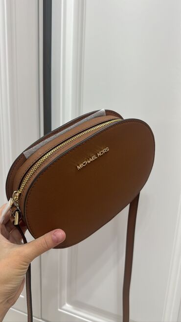 сумка коричневая: Продаю сумочку Michael Kors оригинал 🇺🇸
Новая, цена:7500 сом