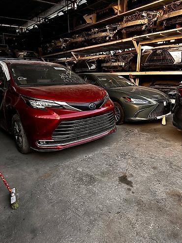2022: Бампер Toyota, Б/у, Оригинал — 2