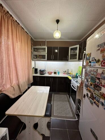 возле речки: 3 комнаты, 60 м², 104 серия, 1 этаж