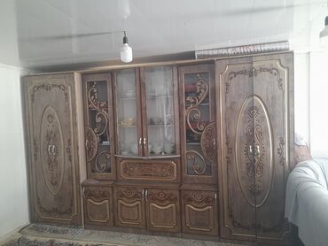 резная мебель: Гарнитур для зала, Б/у, Шкаф, ДСП, Самовывоз, цвет - Коричневый