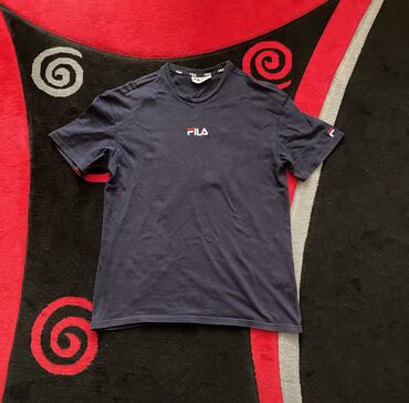 Cinslər: Kişi Paltarları Satılır. 1 şəkil: razmer 30 (S); 7 AZN. 2 şəkil — 9