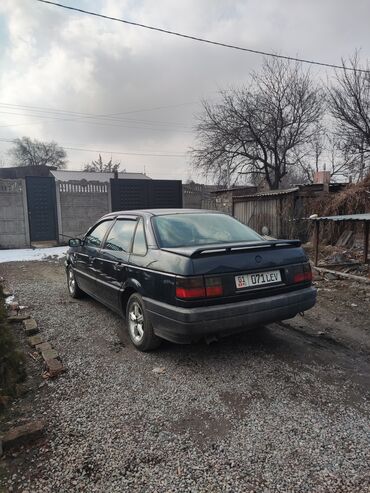 Volkswagen: Volkswagen Passat: 1993 г., 1.8 л, Механика, Бензин, Седан