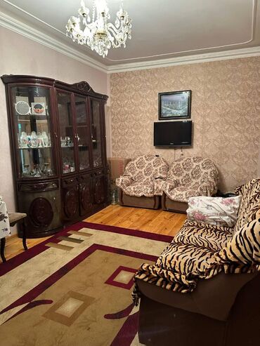 2 комнатная квартира в баку вторичное жилье: Həzi aslanov metrosu yaxınlığı,Nargilə kafesi,Bazar storenin
