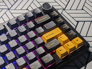 pbt: Клавиатура, Aula, Механическая, Bluetooth, Проводное подключение, Размер: 75%