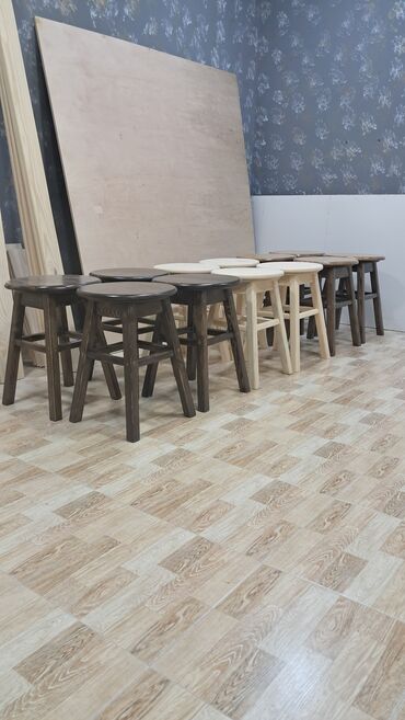 Taburetlər: Taxta taburetlər. Xüsusi zövq və keyfiyyətdə yıgılır. Əl işidir. Yük — 5