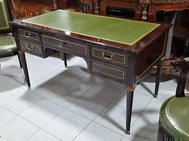 dupli lavabo sa ormaricem: Stilski pisaći sto 🪑 Sto u dobrom stanju 💰 Cena za sto: 1050€ — 2