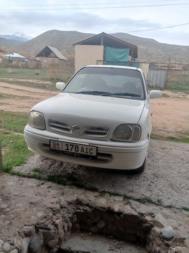 Nissan March: 2002 г., 1 л, Автомат, Бензин, Хэтчбэк