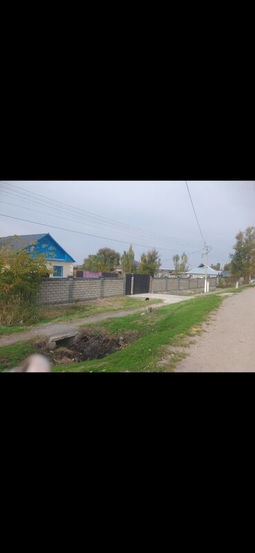 дом в токмак: 100 м², 4 комнаты, Забор, огорожен