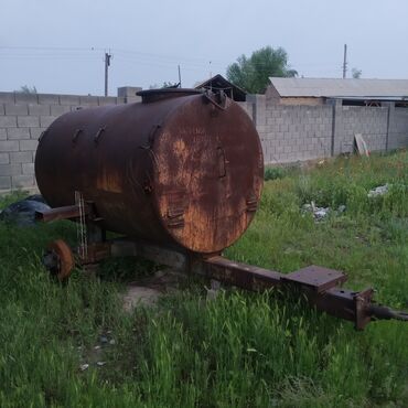 цистерна 5 тонный: Продается цистерна (чистая для воды), с объемом 3.2 тонны на колёсах
