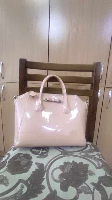 лаковая сумка: Срочно продаю очень красиву сумку от Орифлейм!!! Новая просто стоит