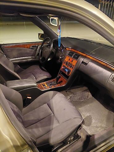 4 ayaq: Mercedes-Benz 200: 2 l | 1998 il Sedan — 8