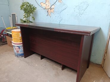 письменный стол для школьника: Кеңсе үчүн үстөл, Жөндөлбөй турган, түсү - Күрөң, Тик бурчтуу, ЛДСП