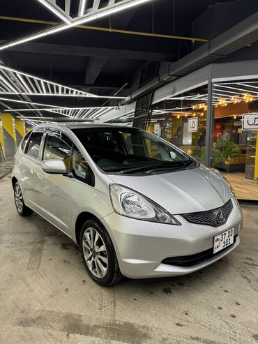 Honda: Honda Fit: 2009 г., 1.3 л, Вариатор, Бензин, Хэтчбэк