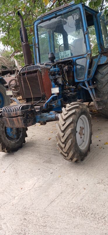 Traktorlar: Traktor MTZ (Belarus) tipli, 4x2 təkər quruluşlu, kabinalı. Dizel — 18