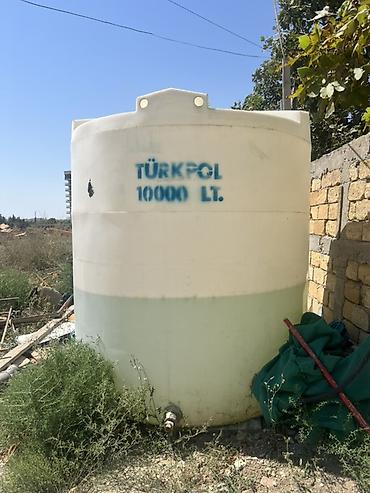 Türkpol su çəni – 10 000 litr - Həcm: 10 000 L (üzərində işarələnib)