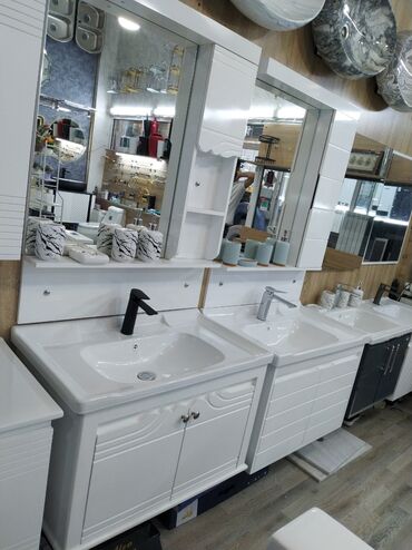 Moydadırlar: Ağ rəngli, keramik lavabo və güzgülü şkafdan ibarət hamam mebeli