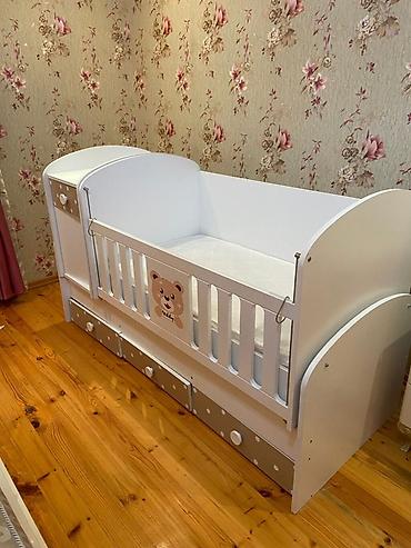 sadə matras: Uşaq beşiyi və şüşə TV/servis masası 1) Uşaq beşiyi - Material — 1