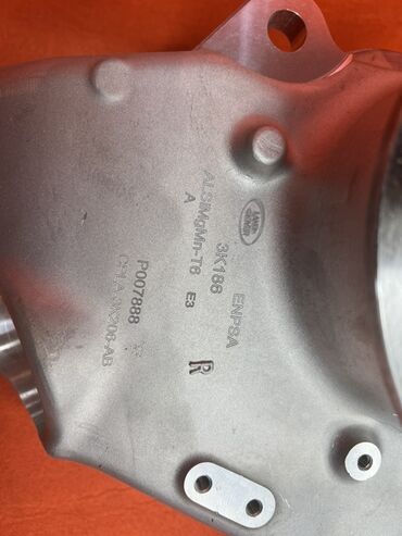 Ступицы: Передняя правая Ступица Land Rover Новый, Оригинал — 8