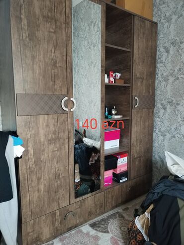 ev qaplsl: Bir bağ evin əşyalarıdır hamısı yaxşı vəziyyətdədir) Əşyalardan: Kombi